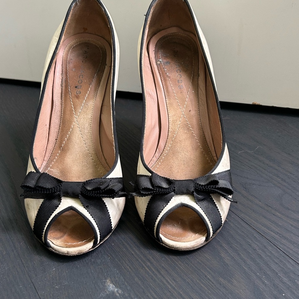 Marc Jacob’s white heel w black bow. 38.5